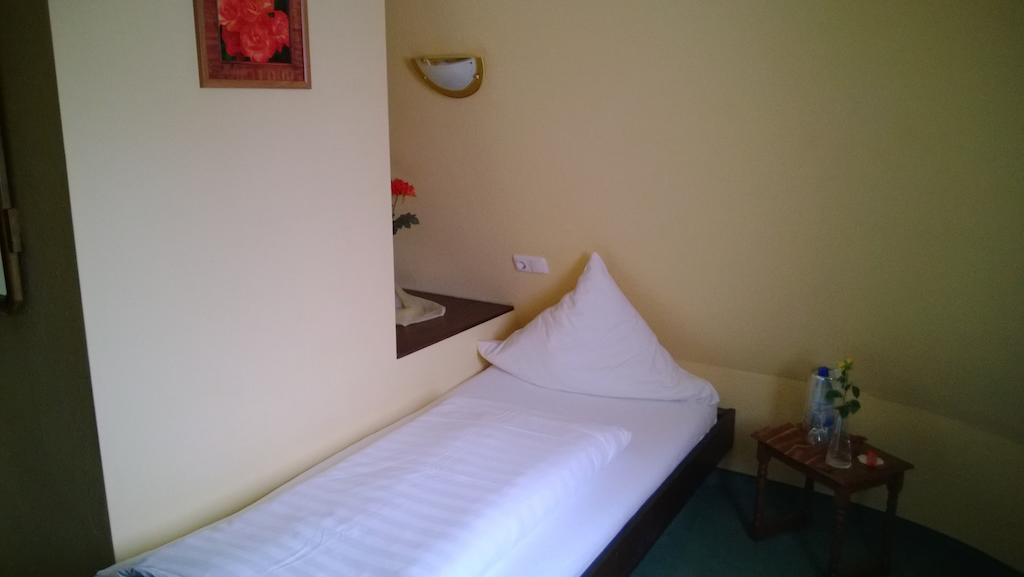 Landhotel Vierjahreszeiten Bad Königshofen im Grabfeld Chambre photo