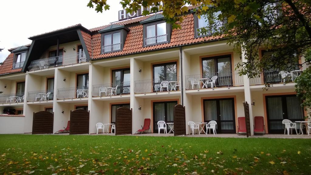 Landhotel Vierjahreszeiten Bad Königshofen im Grabfeld Extérieur photo