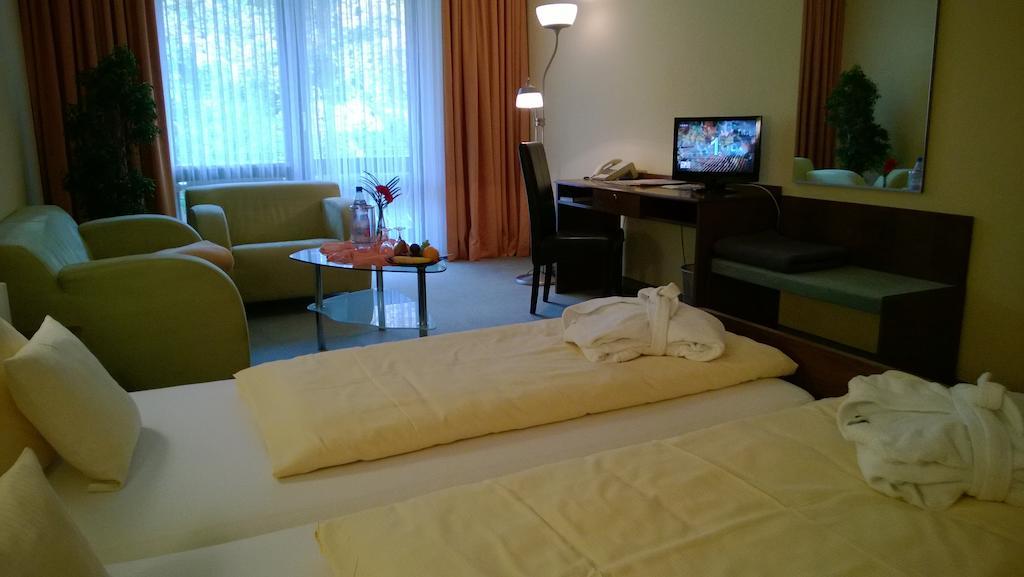 Landhotel Vierjahreszeiten Bad Königshofen im Grabfeld Chambre photo